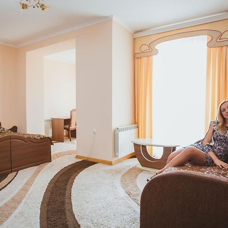צ'רנוביץ Andinna Hotel מראה חיצוני תמונה