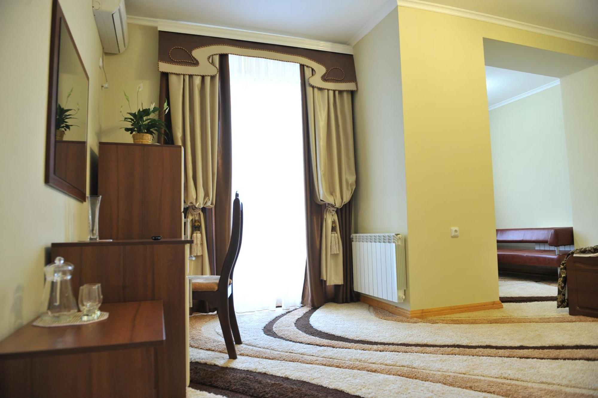 צ'רנוביץ Andinna Hotel מראה חיצוני תמונה