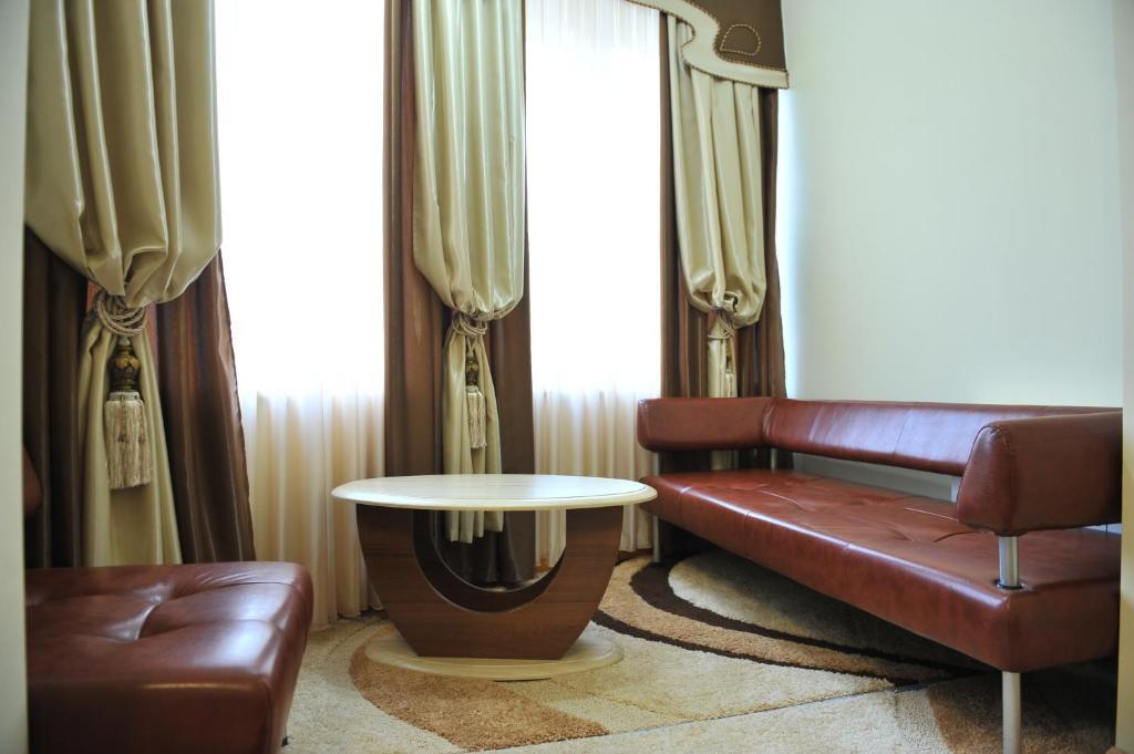 צ'רנוביץ Andinna Hotel מראה חיצוני תמונה